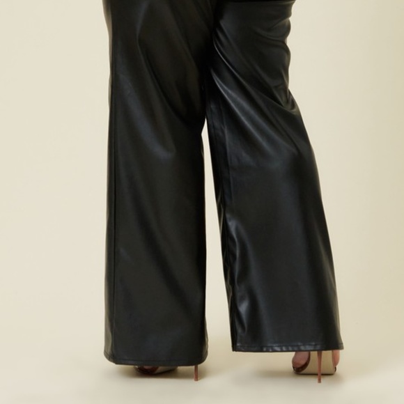 18 - VEGAN LEATHER WIDE LEG PANT - PLUS SIZE - Picture 5 of 11